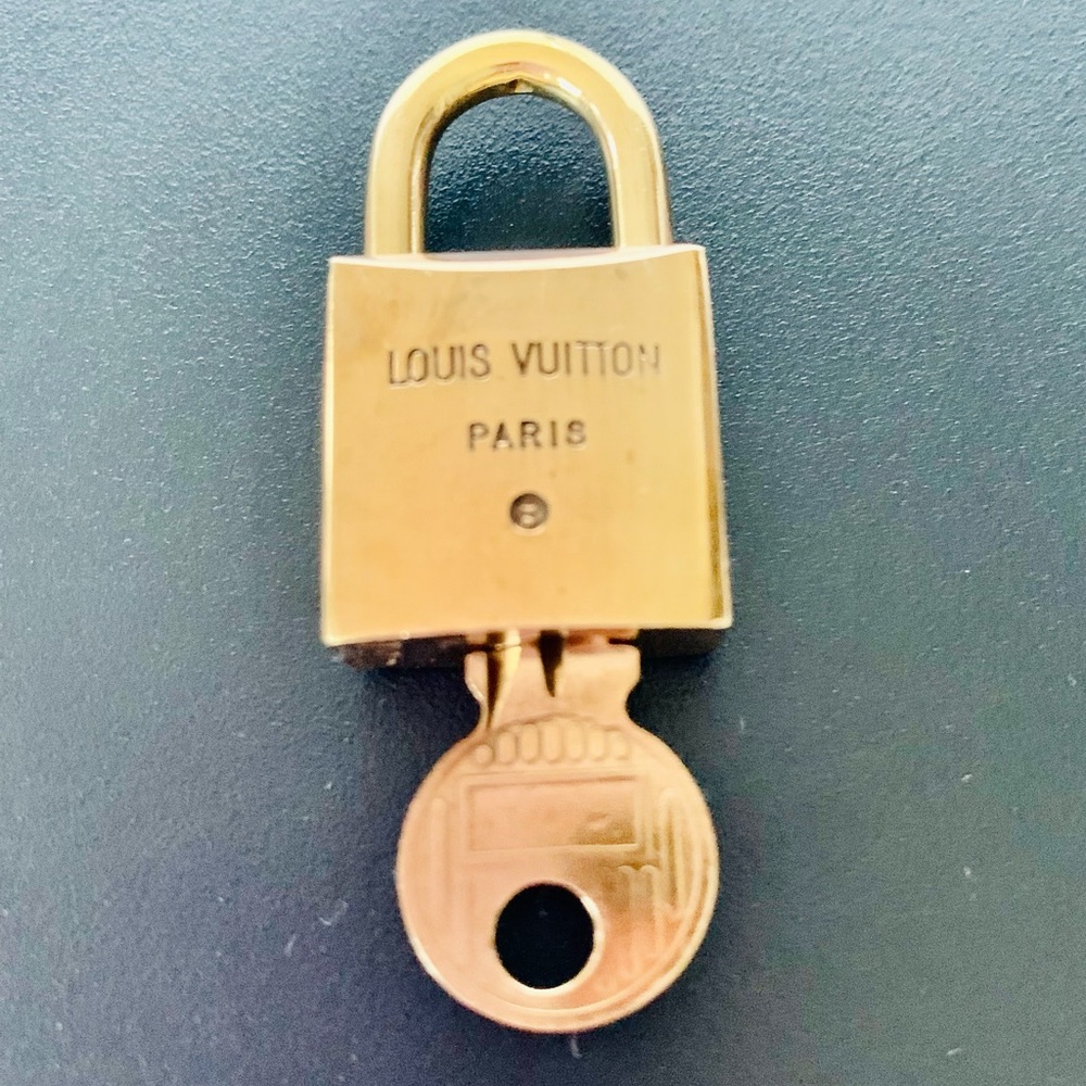 Louis Vuitton Padlock and Key Rare 200 Series # 230 - Picture 3 of 8